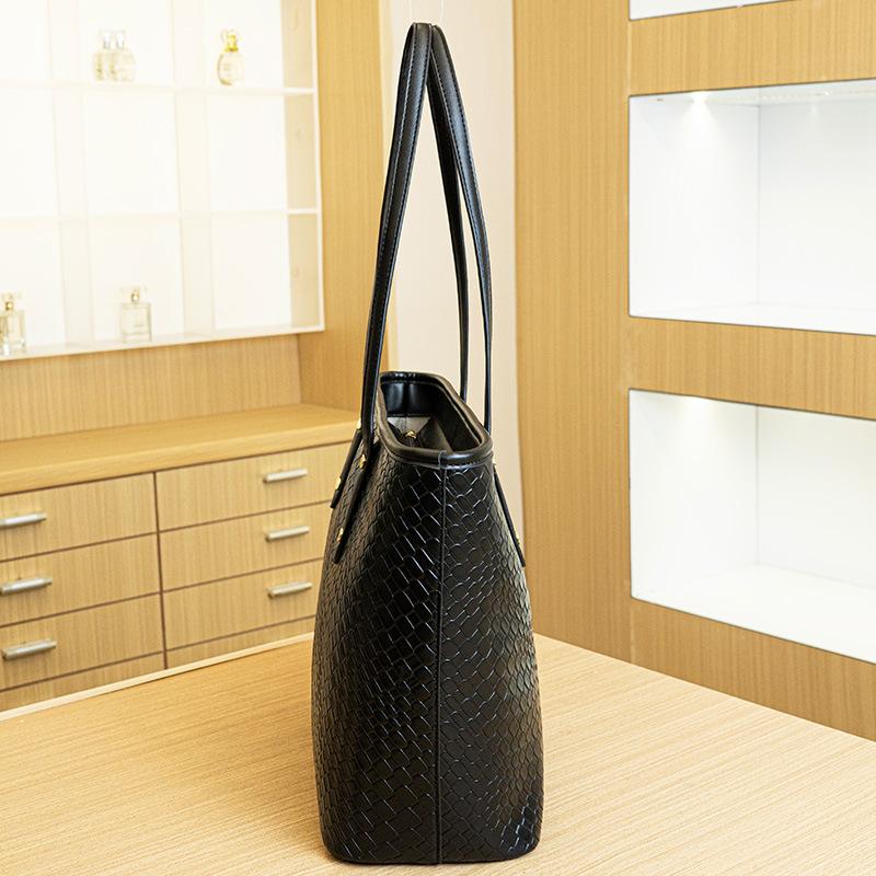 Summer Atmospheric Commuter Women's Hand-held Underarm Bag Retro Texture Large Bag Large Capacity Woven Pattern Large Tote Bag