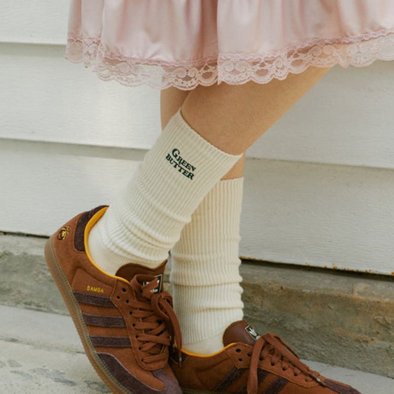 GREENBUTTER Needlework Mid-calf Socks (Green)