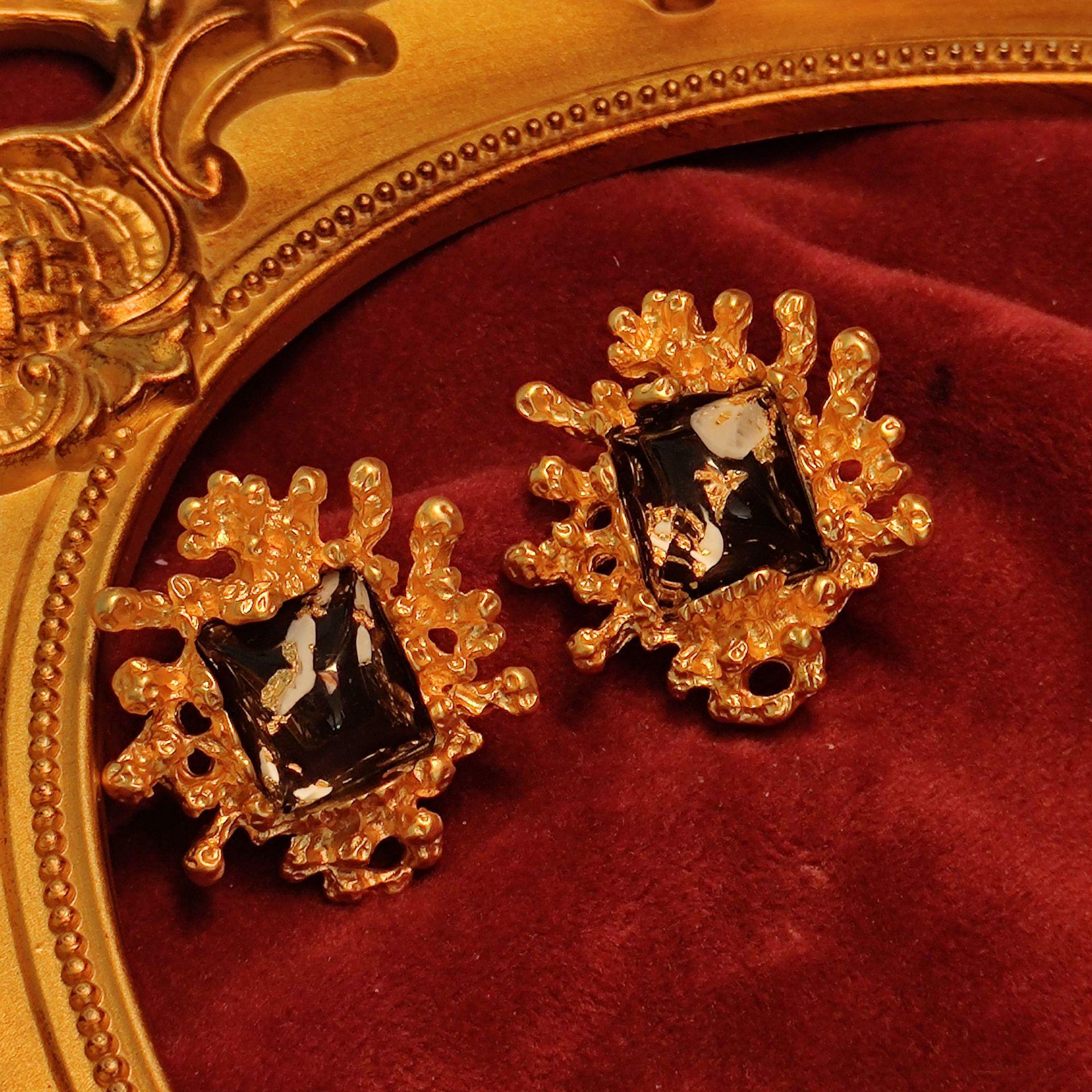 Exaggerated Gold-Plated Jelly Lava Resin Earrings