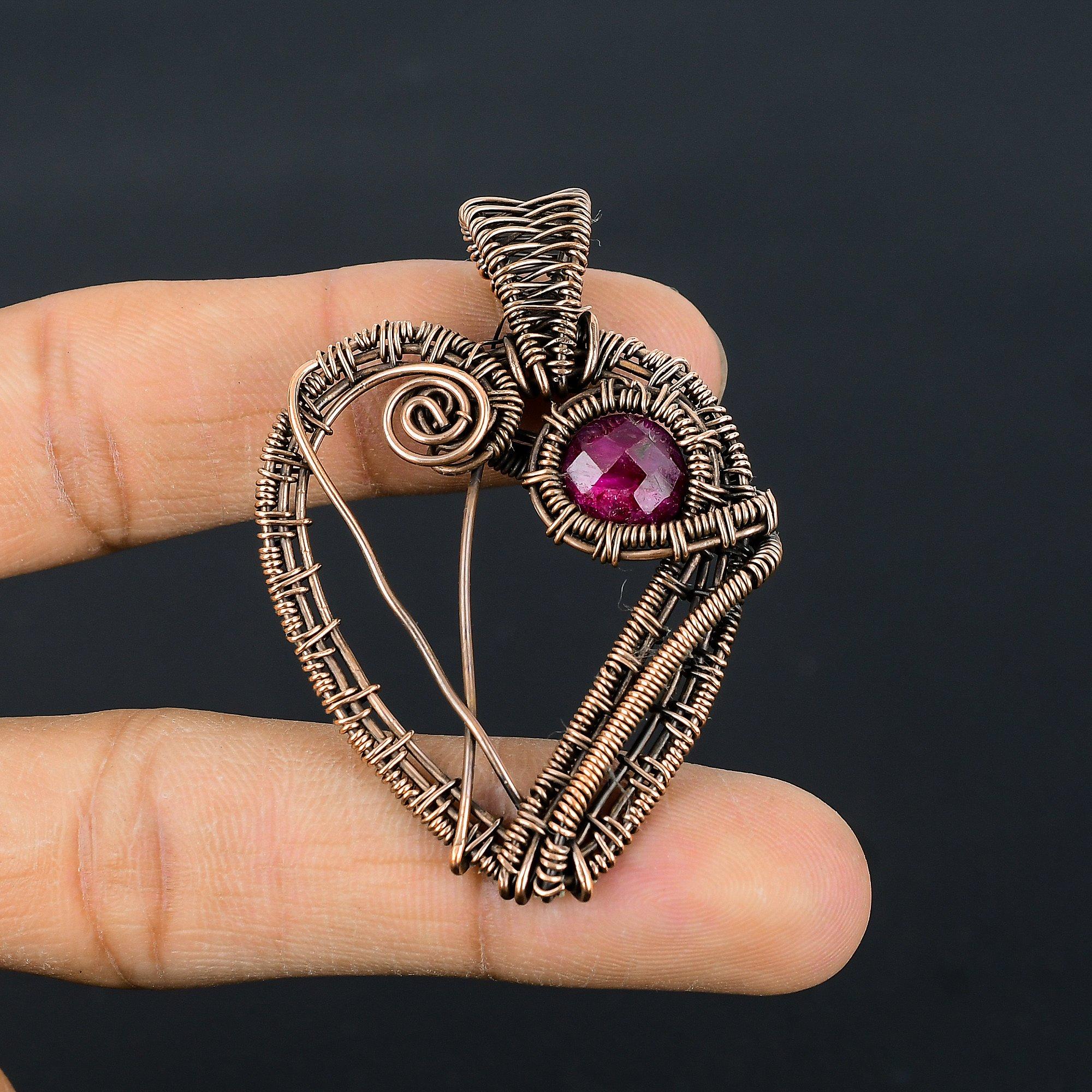 

Рубиновый кулон Ювелирные изделия из драгоценных камней, Кулон ручной работы, обернутый медной проволокой 999 пробы, Ювелирные изделия новейшего дизайна 2.55 Inches