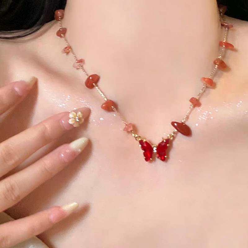 Guofeng Delight: Subculture Gradient Crystal Butterfly Clavicle Chain.