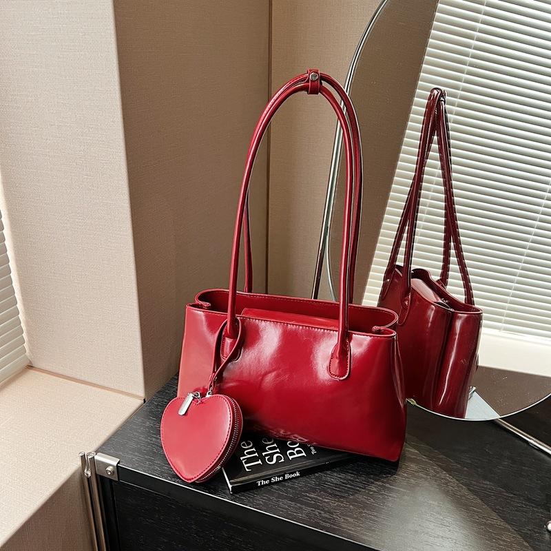 

Ретро сумка женская большой вместимости 2025 новая осень и зима ретро универсальная на плечо подмышку повседневная рабочая сумка для поездок красный