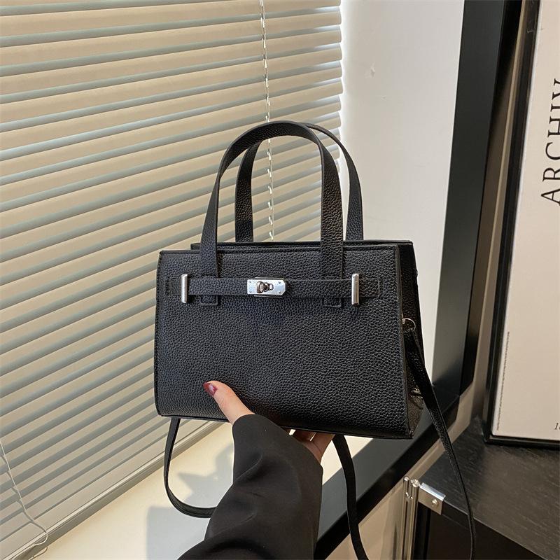 

Сегодняшняя популярная атмосферная модная сумочка весенняя новая текстура нишевая на плечо сумка-мессенджер для поездок на работу женская сумка чёрный