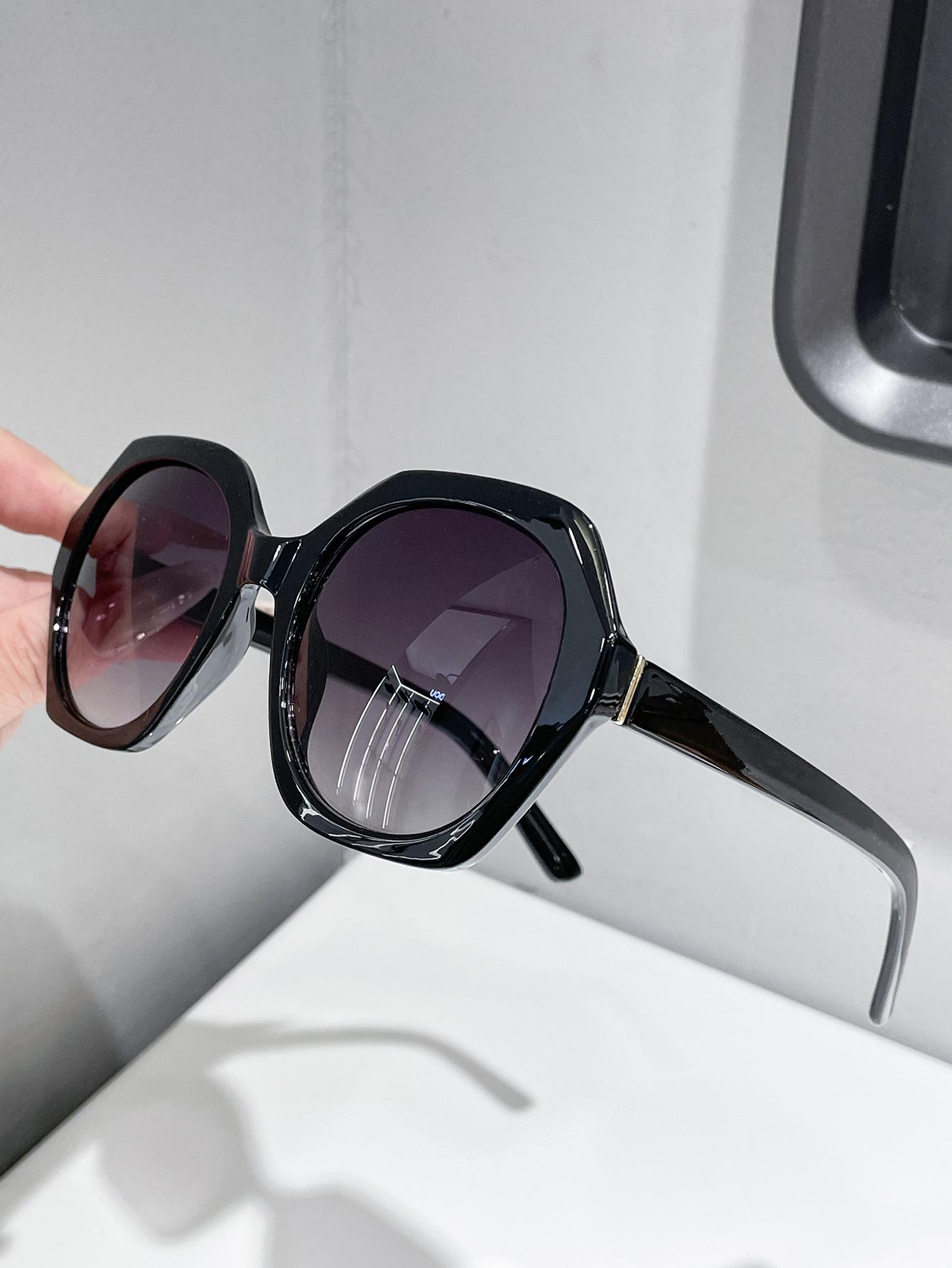 

Unisex Vintage European Fashion Eyeglasses Asymmetrical Shape Suitable for Daily Wear Driving And Photography