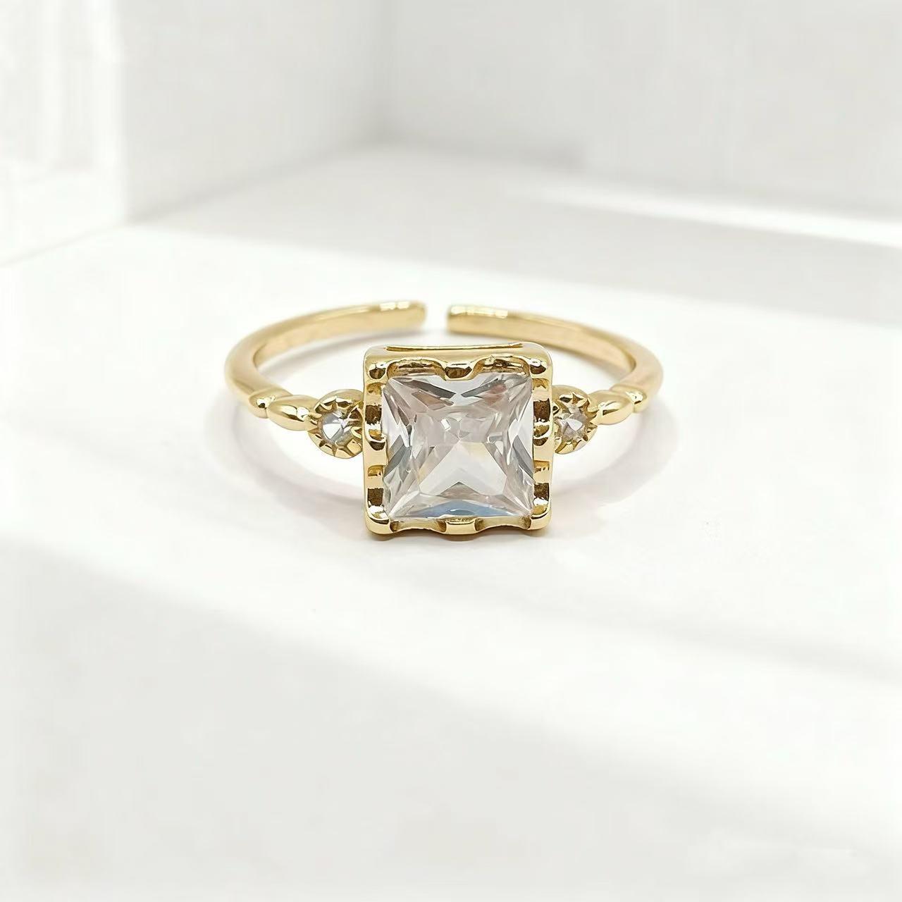 Yintai Concubine Minimalist 18K Gold Rhinestone Open Ring Adjustable Opening