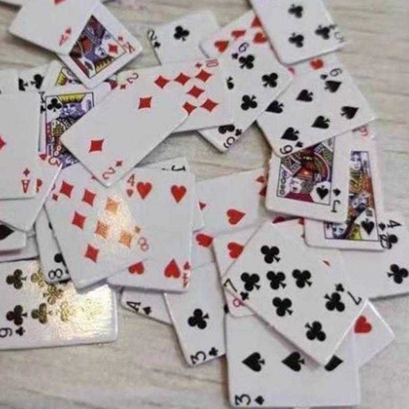 Mini Carte da Gioco - Stile Douyin per Alleviare lo Stress, Giochi da Scrivania, Piccoli Giocattoli e Attività Ricreative.