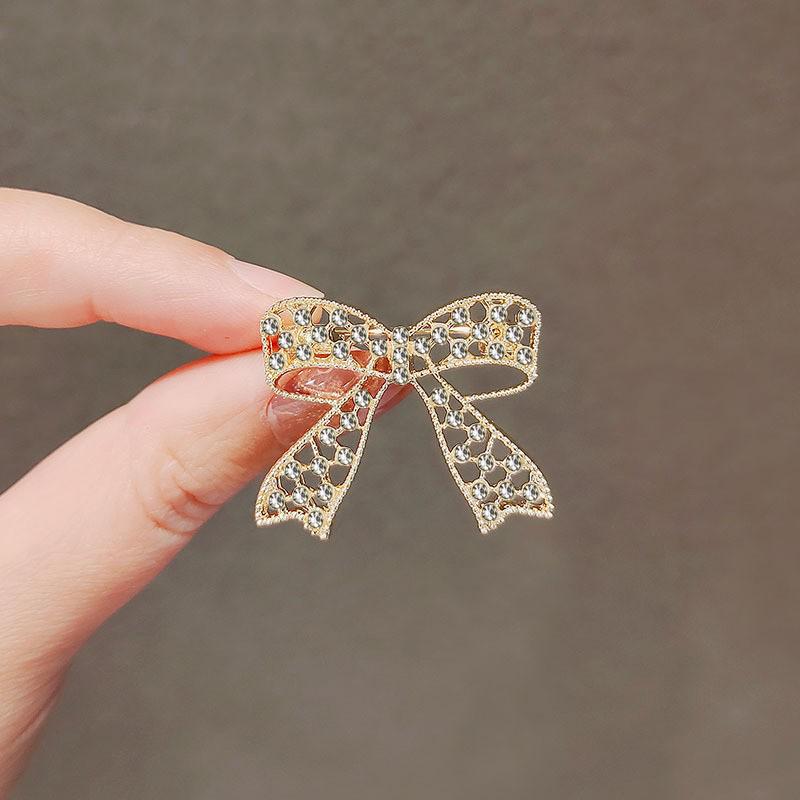 Chic Butterfly Brooch for Women - High-End Fashion Corsage