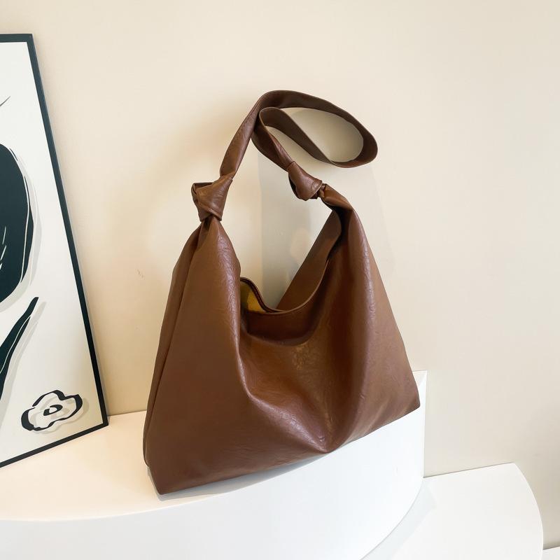 2025 Summer New Foreign Style Beautiful Tote Bag Shoulder Armpit Bag Fashionable Large Capacity Personalized Handbag Women's Middle School