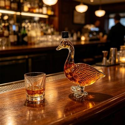 Skleněný karafa s labutí, 3D vyřezávaná karafa na whiskey se zátkou, Dekorativní láhev na alkohol pro domácí bar, Unikátní dárek pro muže