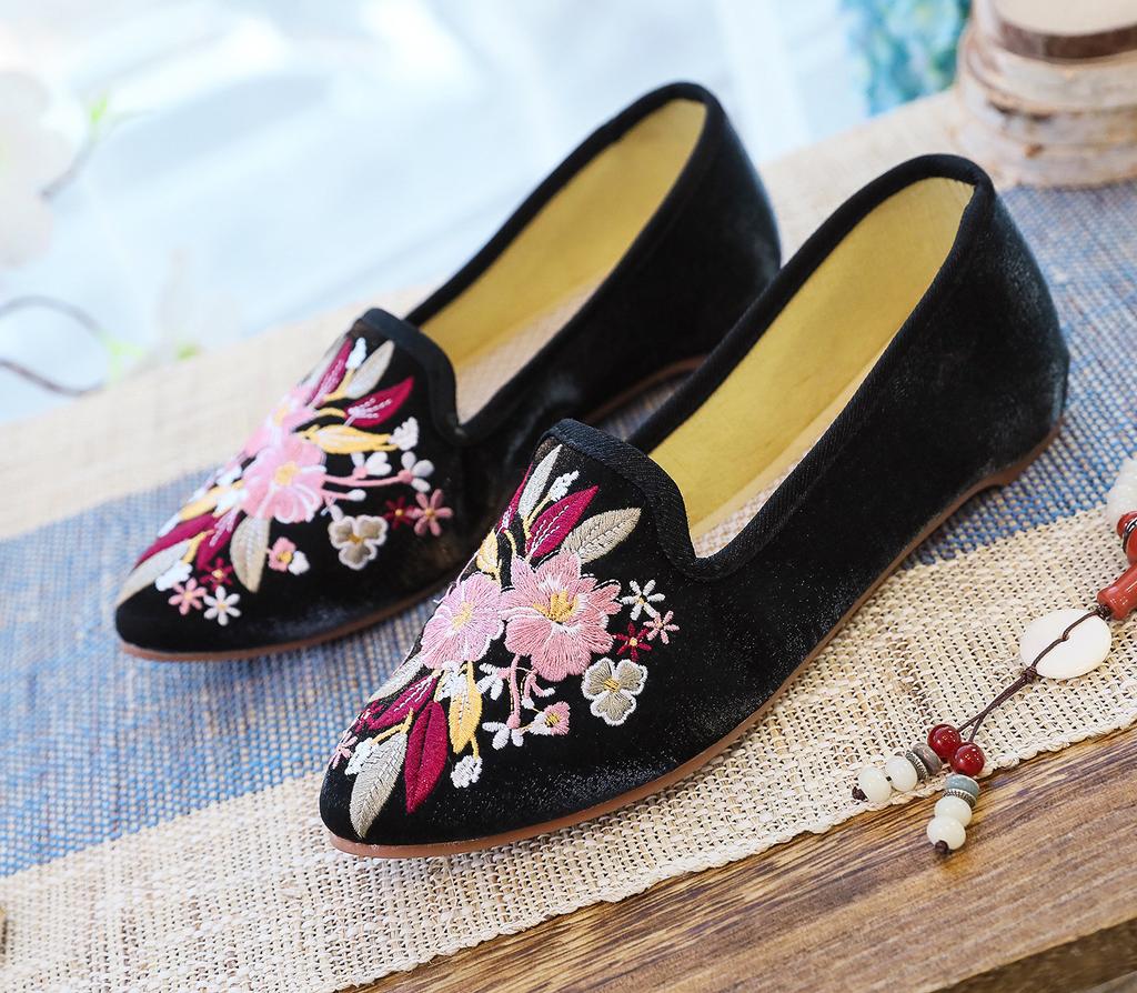 Slippers, single shoes, cotton shoes, pointed shoes, Mueller shoes, fashion ethnic style women's single shoes, embroidered cloth shoes