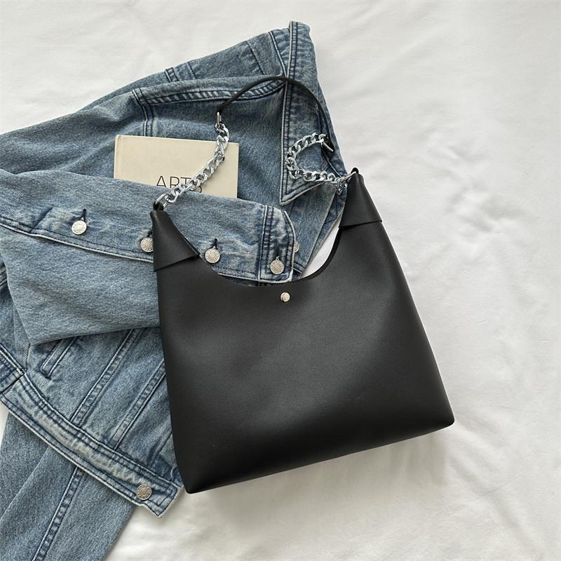 Trendy Pu Tote Bag In Fashionable Black White Or Khaki Ideal For Everyday Use