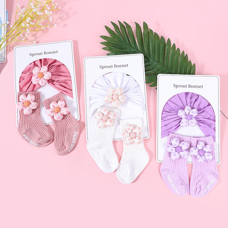 Cotton Flower Newborn Baby Hat & Socks Set (0-12 Months) - Spring/Autumn