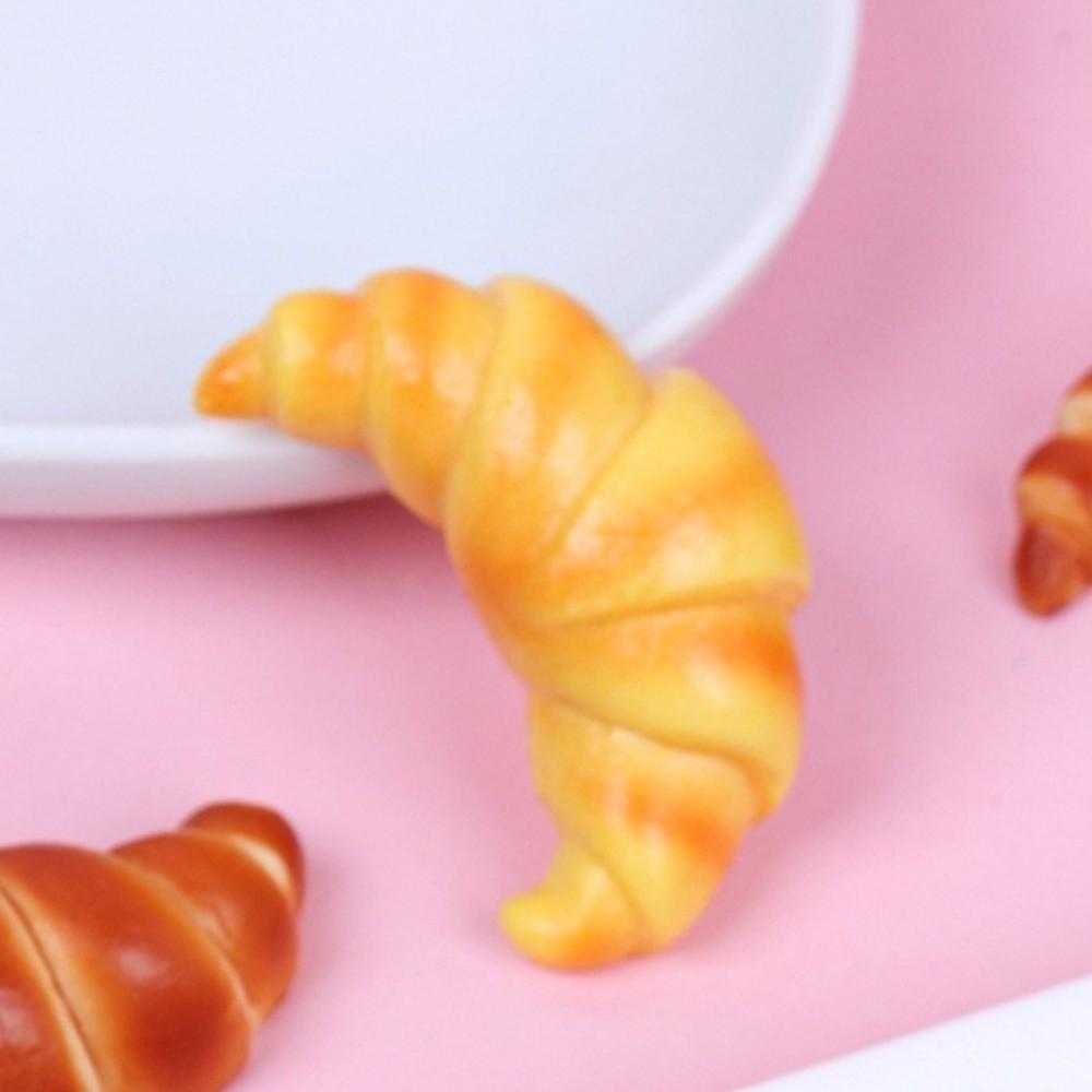 4.3cm Simulation Food Toy PVC Pretzel Pendant Creative Fake Food Pendant Gifts