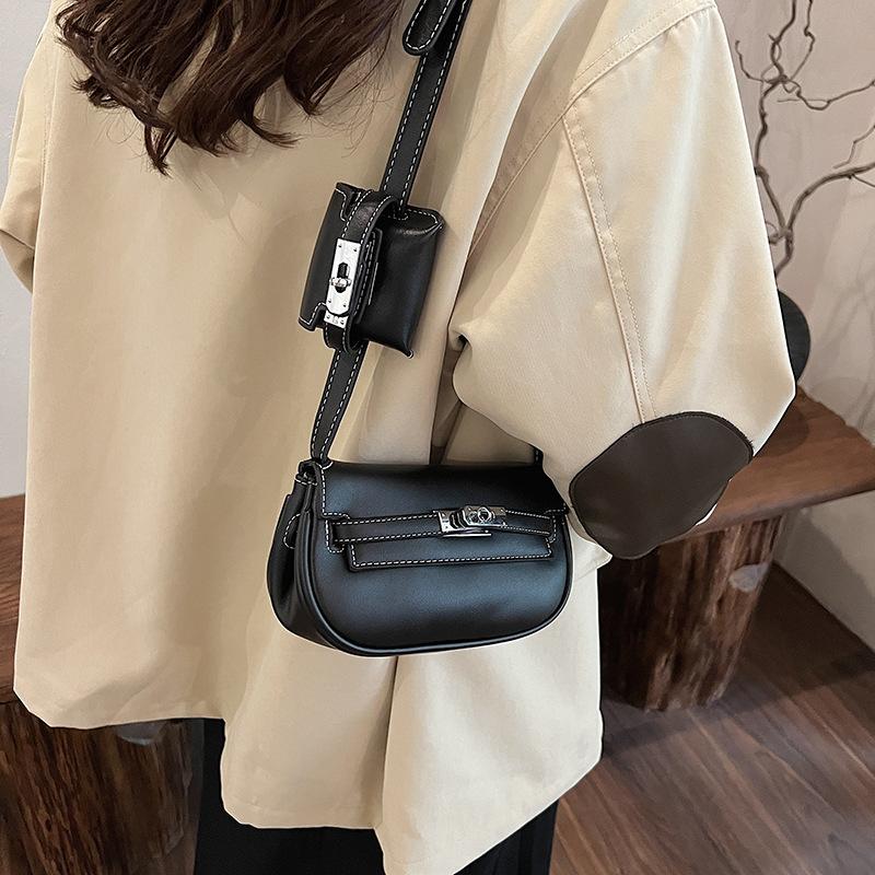 

2024 новая сумка-мессенджер, модный тренд, маленькая квадратная сумка, повседневный нишевый дизайн, высокое чувство этого года, популярная сумка для поездок на работу 20*7*11 чёрный