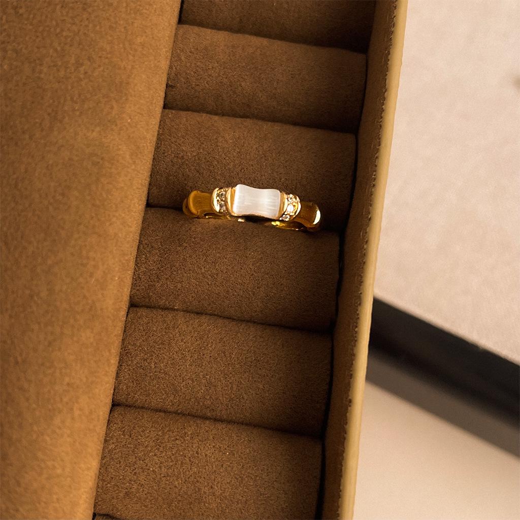 Adjustable Retro High-End Women's Ring: Light Luxury, Artistic Antique Style, Niche Fashion Open Ring