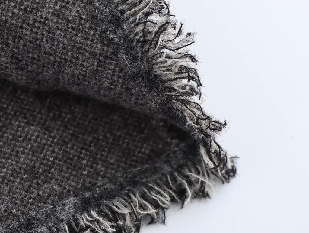 2025 Spring Women's Tassel Sesame Dot Knitted Vest - European & American Style, Single-Breasted with Pockets