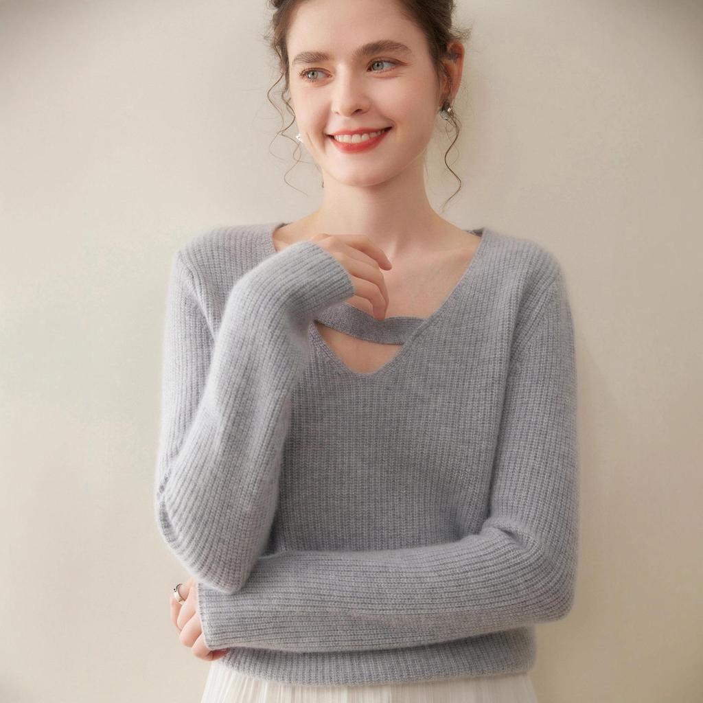 Women's Cashmere V-Neck Sweater - Elegant Rice Stitch Design, New Lazy Style, Simple Knitted Base Layer.