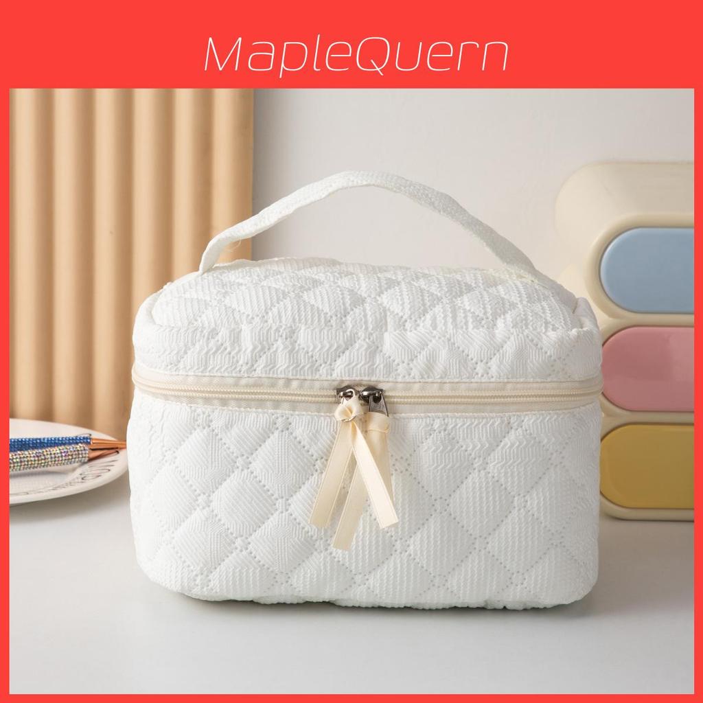 Polyester Travel Makeup Bag With Large Capacity And Zipper Closure For Women