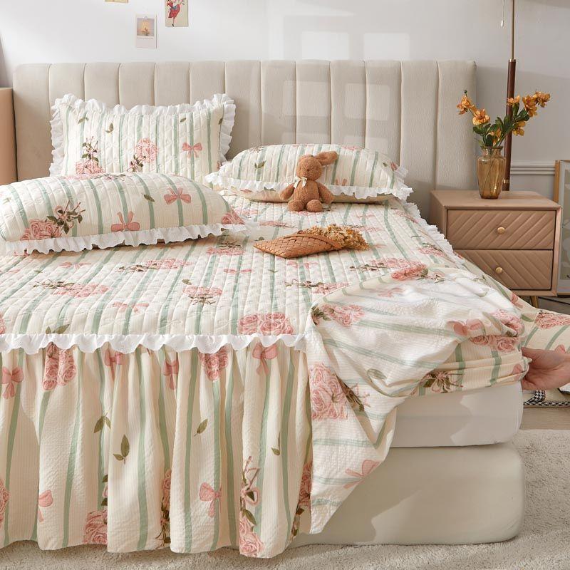 Lace Ruffle Edge Printed Bed Skirt Flower Pattern Quilted Thickened Bed Cover Three Piece Non Slip Dustproof Bedding Set