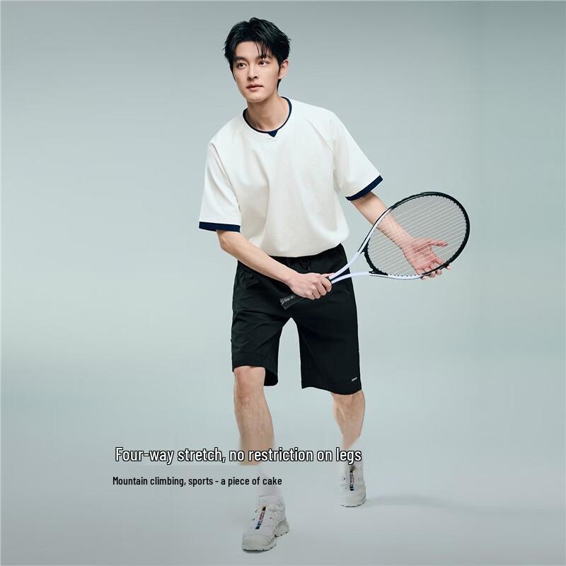 Giordano Men's Four-Way Stretch Pleated Elastic Waist Sports Shorts
