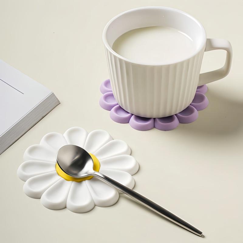 1PC Daisy Coaster Silicone Material Cute Flower Shaped Heat-resistant Dual Color Coffee Coaster,suitable for Holiday Gifts