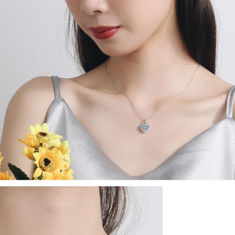 Collana Zircone da Donna a Forma di Cuore Pieno di Diamanti Catena Corta da Girocollo Minimalista Temperamento Rete Rossa INS Ciondolo Amore da Donna