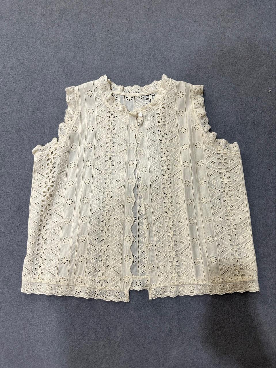 

Johnature Японский лес Многослойные универсальные вышитые ажурные жилеты Тонкий кружевной воротник Кружевные плечи Летние свободные жилеты One Size слоновая кость