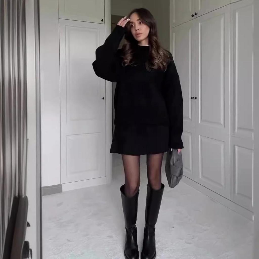 Ensemble Pull Tricoté Couleur Unie et Jupe Courte Style Collège Automne 2024 pour Femmes