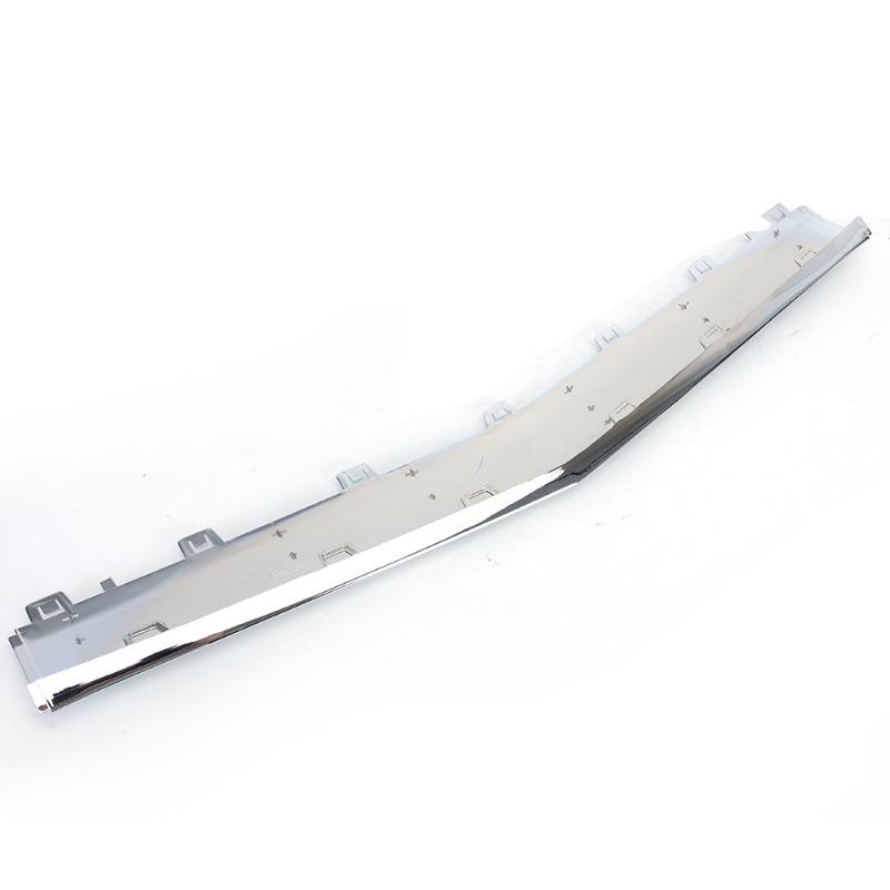 Striscia Decorativa Accent paraurti anteriore Per Telaio Specifico Mercedes-Benz, Profilo Decorativo Brillante Placcato, Finitura Decorativa Sostitutiva a Innesto Montaggio Diretto