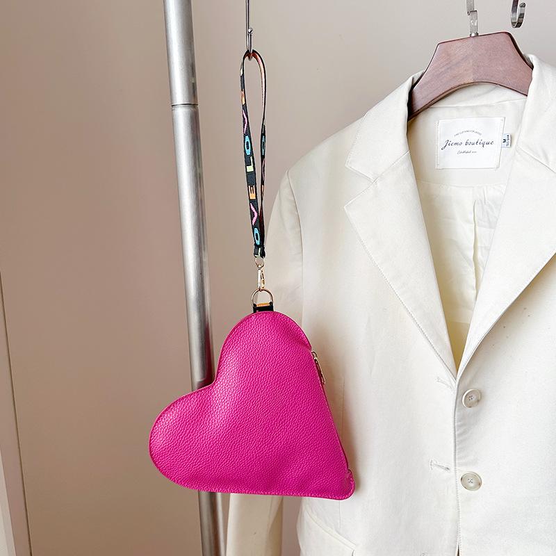 

Niche design love 2025 spring and summer new high-value, popular change bag clutch bag this year, Korean version of women s bag tide