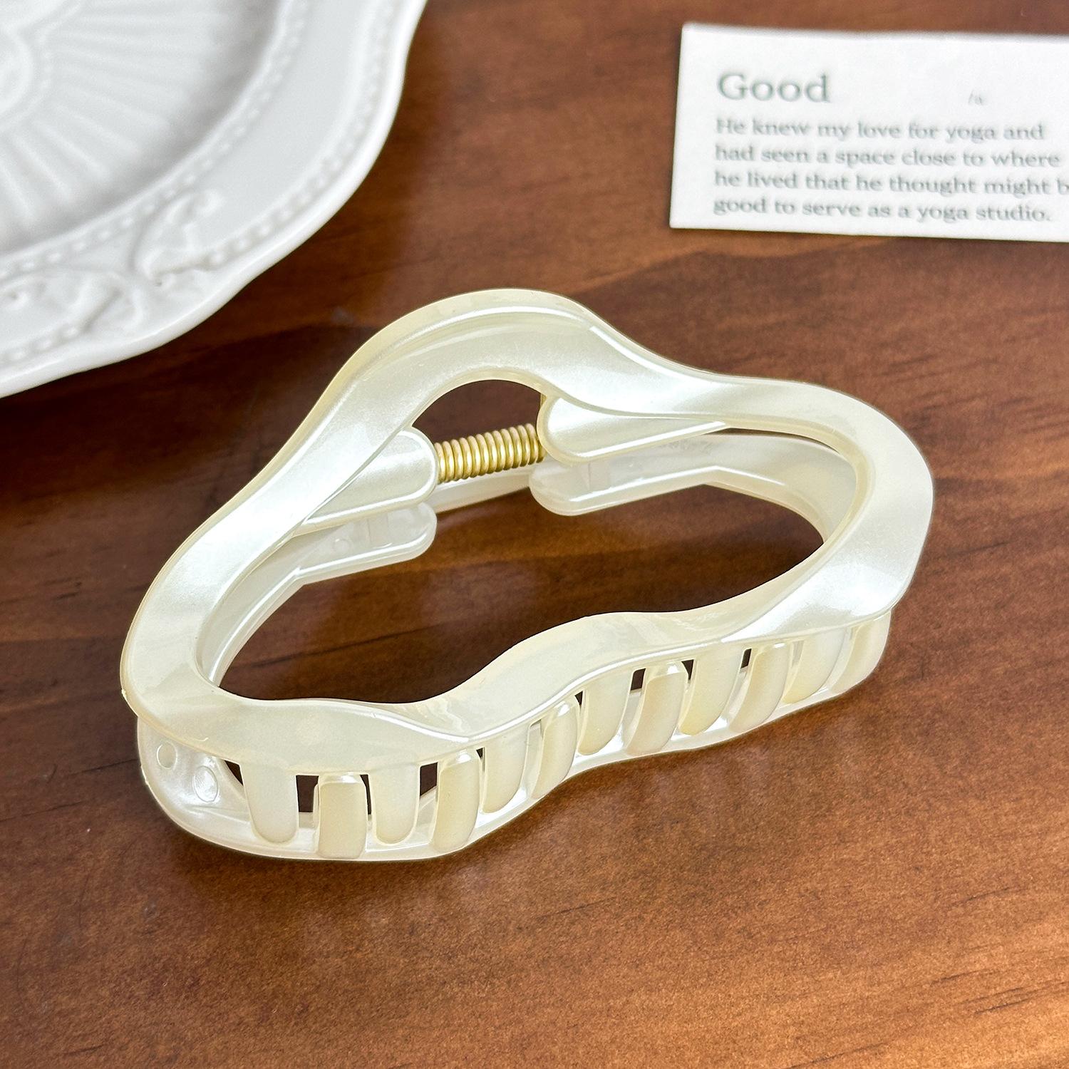 

Очаровательная цветная заколка-краб для волос в летнем стиле 2024 года для модных модниц бежевый