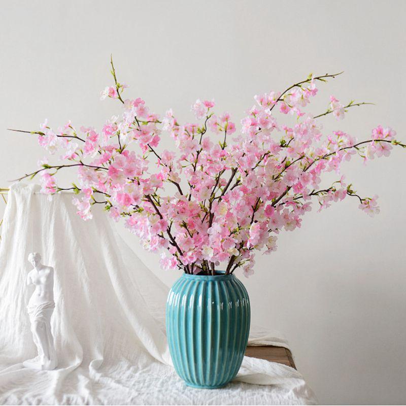 109cm Kunstige Kirsebærblomst Silke Blomster Falsk Lang Gren Sakura Plomme Bukett for Bryllupsfest Hjem Rom Vase Dekorasjon