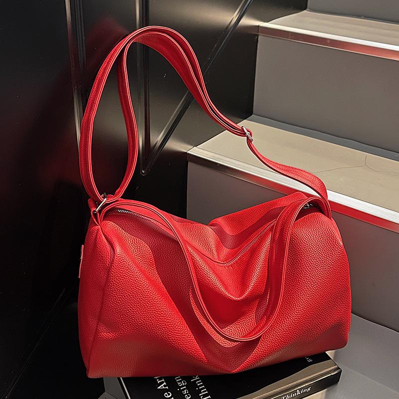 

Large-capacity bag women s 2025 new summer versatile this year popular shoulder messenger bag textured portable pillow bag червоний