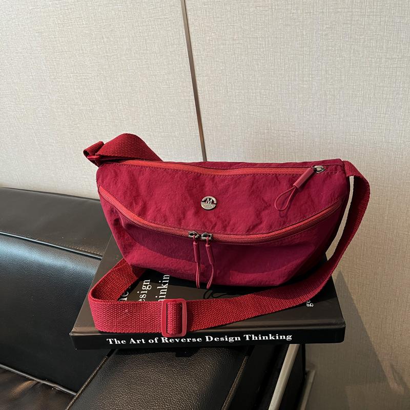 

Ultra-light waterproof Oxford cloth bag men s and women s same versatile shoulder messenger bag casual canvas bag large-capacity dumpling bag красный