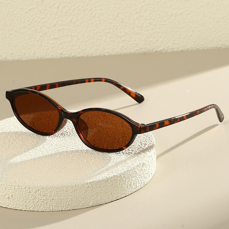 Vintage Small Cat Eye Sunglasses New Leopard Black Designer Small Oval Sun Glasses Retro Fashion Women Sunscreen Glasses Uv400