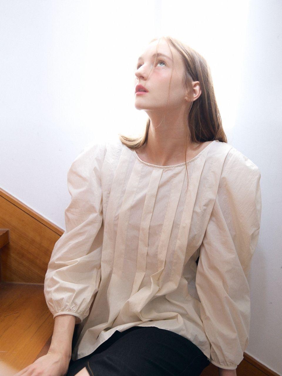 Fabric Seoul Back Ribbon Pintuck Puff Blouse_Ivory