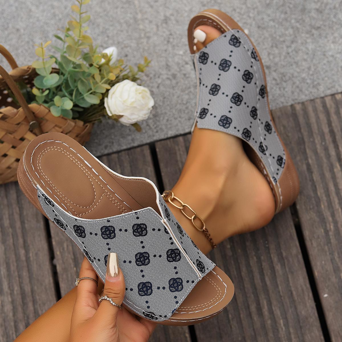 

Cross-border large-size slippers women s European, American and summer new splicing one-character fashion outer wear thick-soled sandals 36 синій