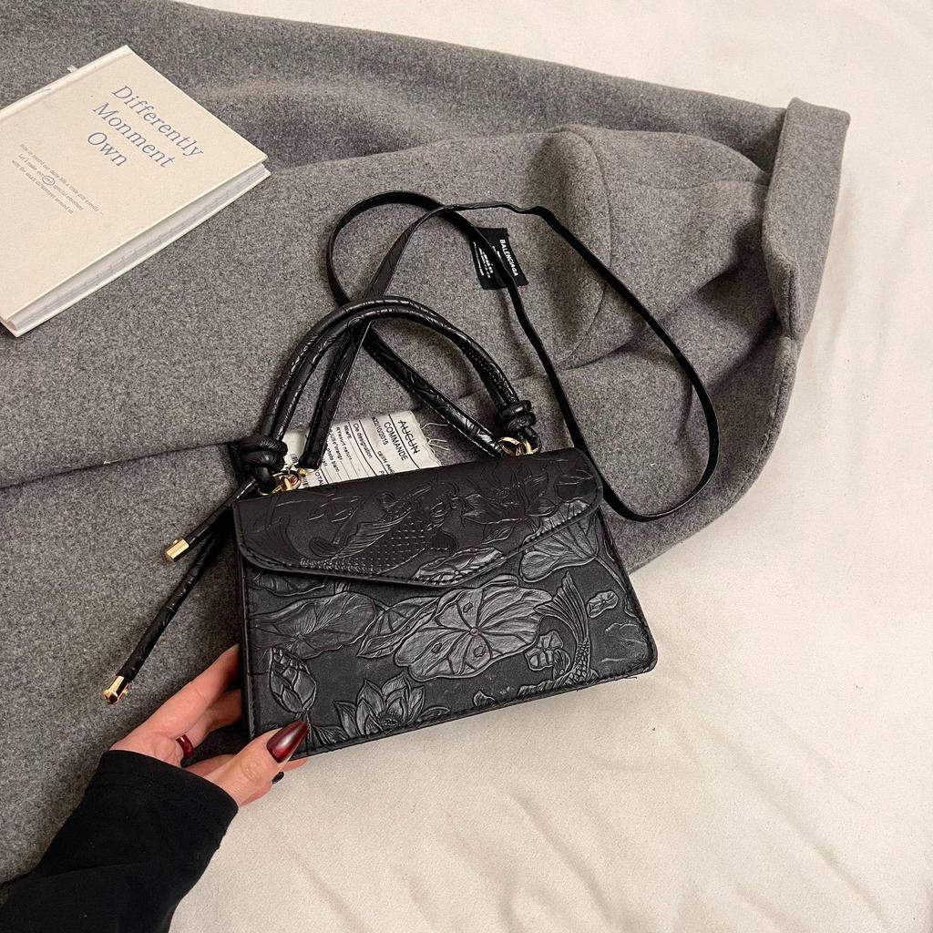 Autumn Womens Small Square Shoulder Bag Premium Textured Crossbody Bag Fashion Minimalist Versatile Handbag Purse KTB