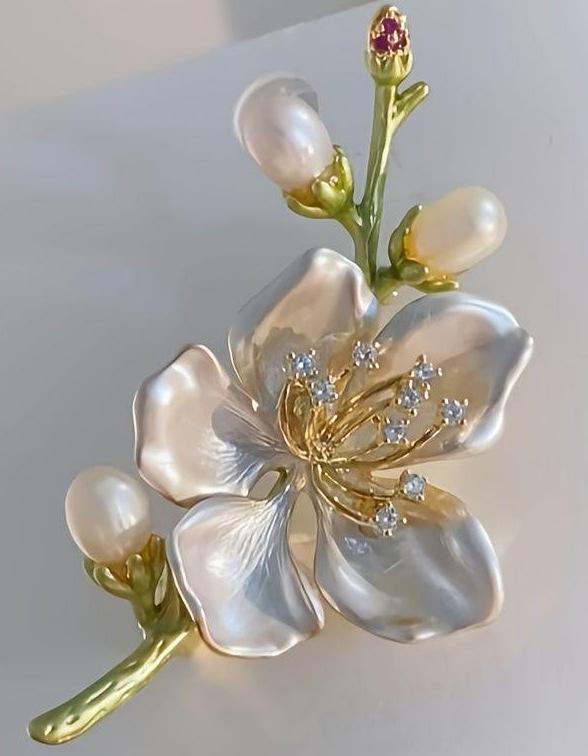 Stylová květinová brož s kamínky pro ženy - Doplněk k obleku proti odhalení