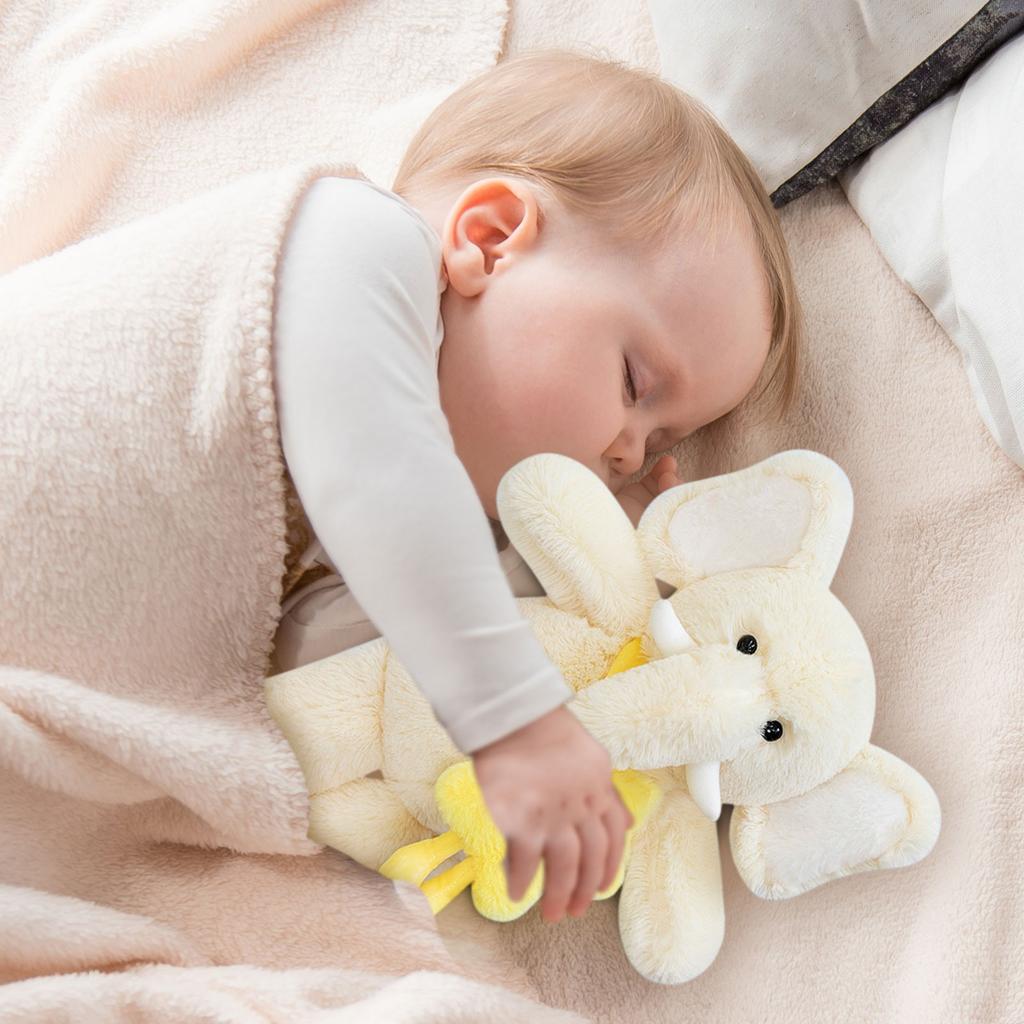 Dieses Elefanten-Plüschtier ist nicht nur ein weicher und tröstender Begleiter, sondern auch ein Spielzeug, das Kindheitserinnerungen trägt.