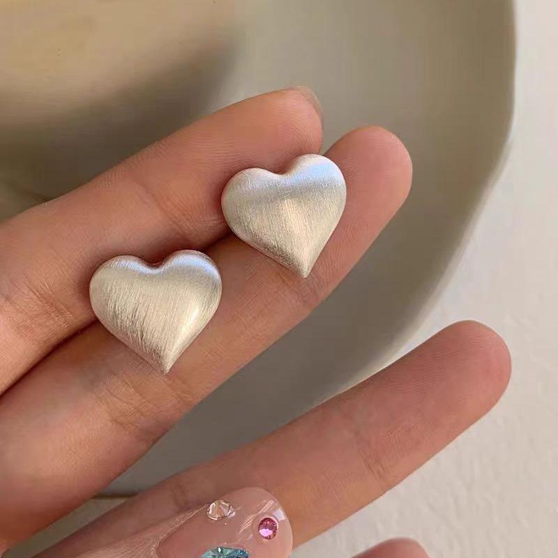 French love pearl stud earrings new earrings women's niche design heart earrings premium earrings