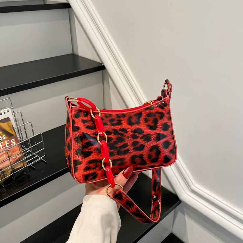 Niche design bags are popular in autumn, new fashion shoulder underarm bags, trendy fashion leopard print handheld women's bags