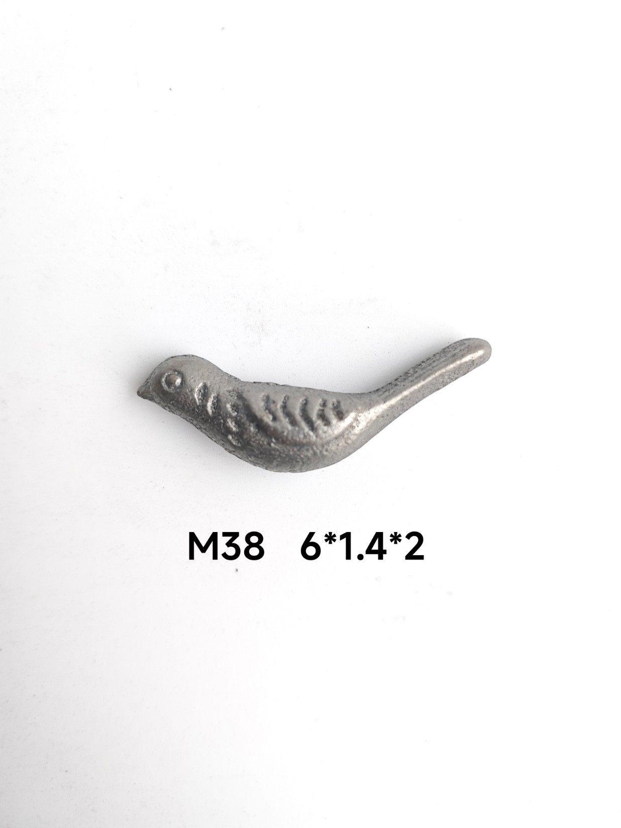 Little Bird Cast Iron Galvanized Steel European Gold Badge Indoor/Outdoor Blister Pack