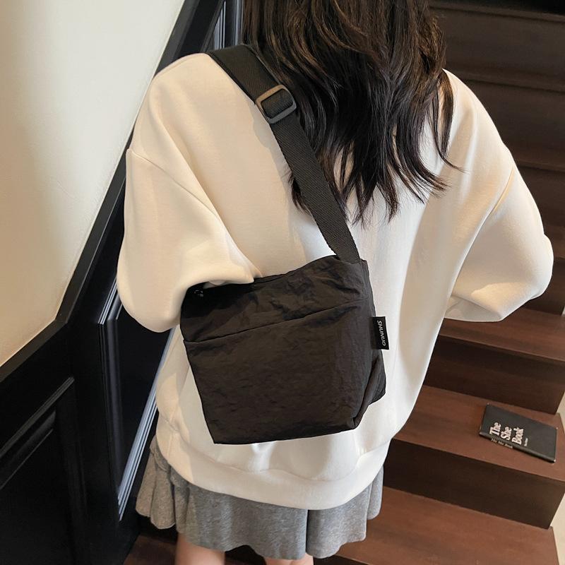 

Summer new fashion trend solid color simple large capacity bucket bag oblique span bag solid color versatile shoulder bag чёрный