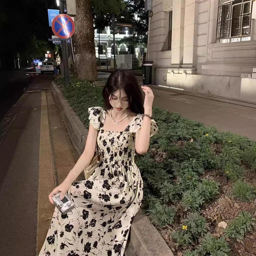 2024 Summer Travel Floral Dress - Elegant, Slim Waist Design with Sweet Ruffled Sleeves