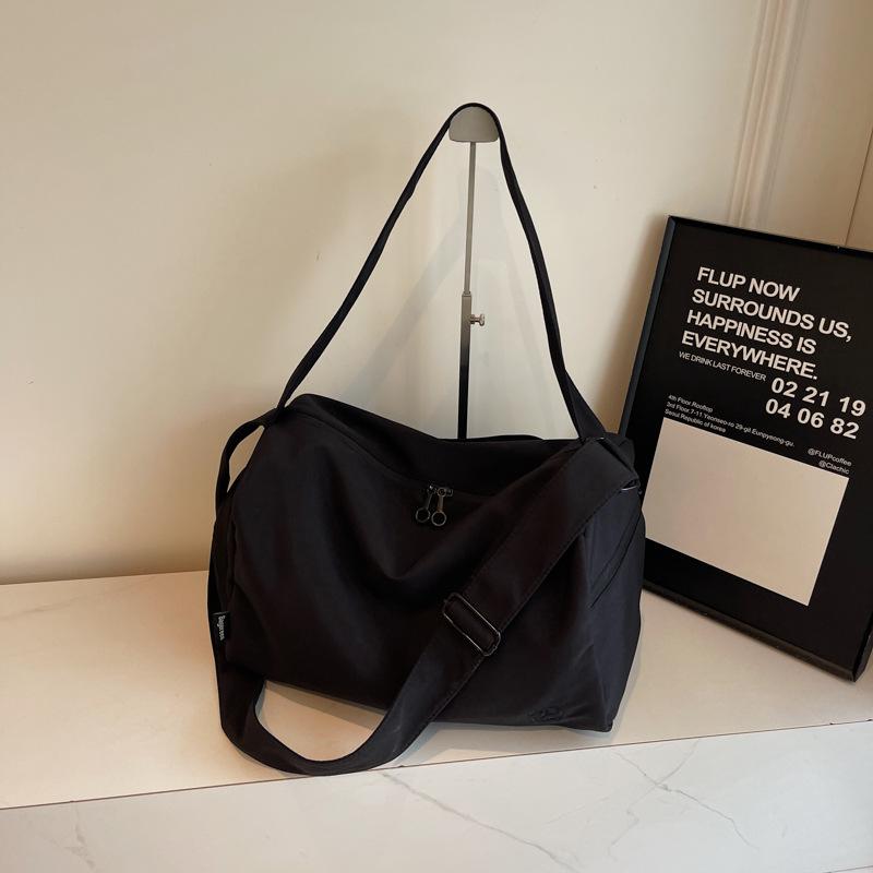 

Sports Bag Ladies Fitness Small Bag Large Capacity Short Distance Travel Bag Shoulder Bag Women s Lightweight Luggage Bag All Match Messenger Bag 37*20*23CM чорний