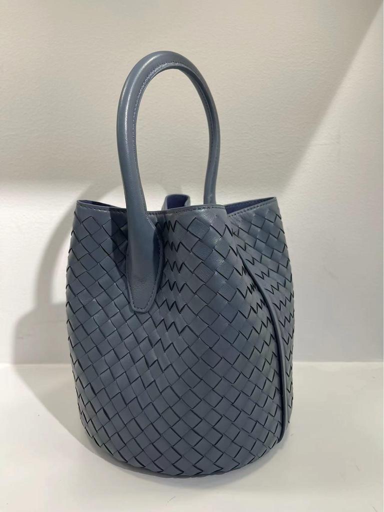 Ručně tkaná letní taška přes rameno z ovčí kůže pro ženy