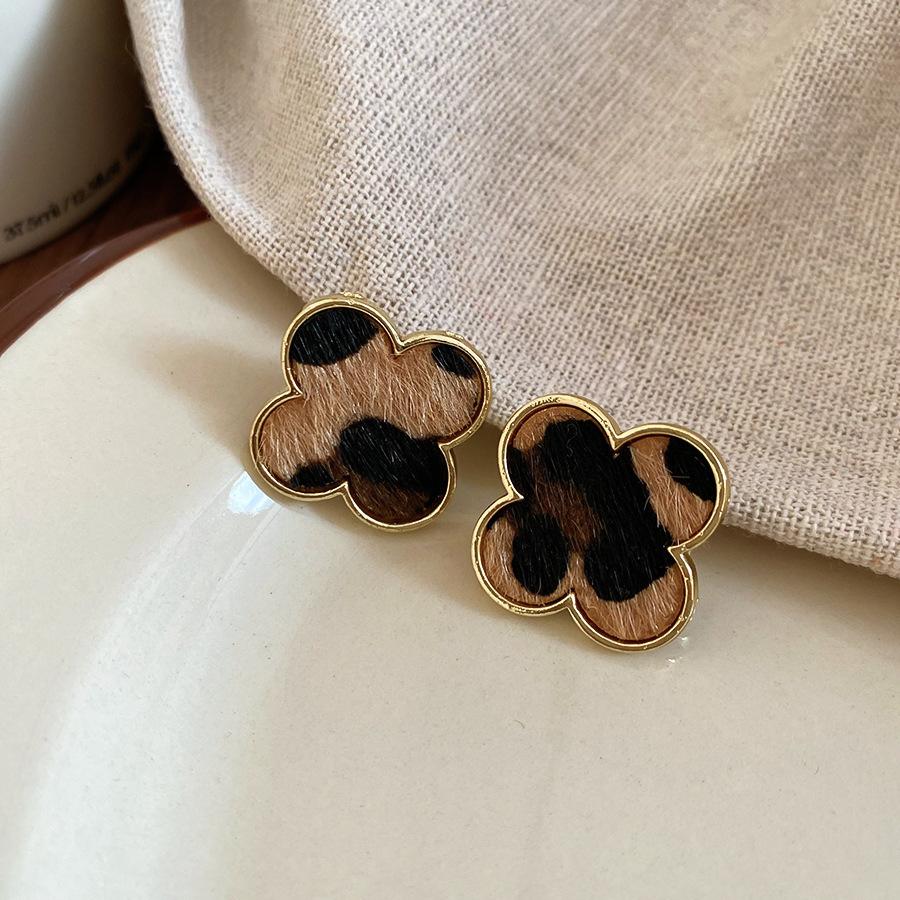French retro autumn and winter geometric leopard print earrings stud earrings personalized earrings design sense niche
