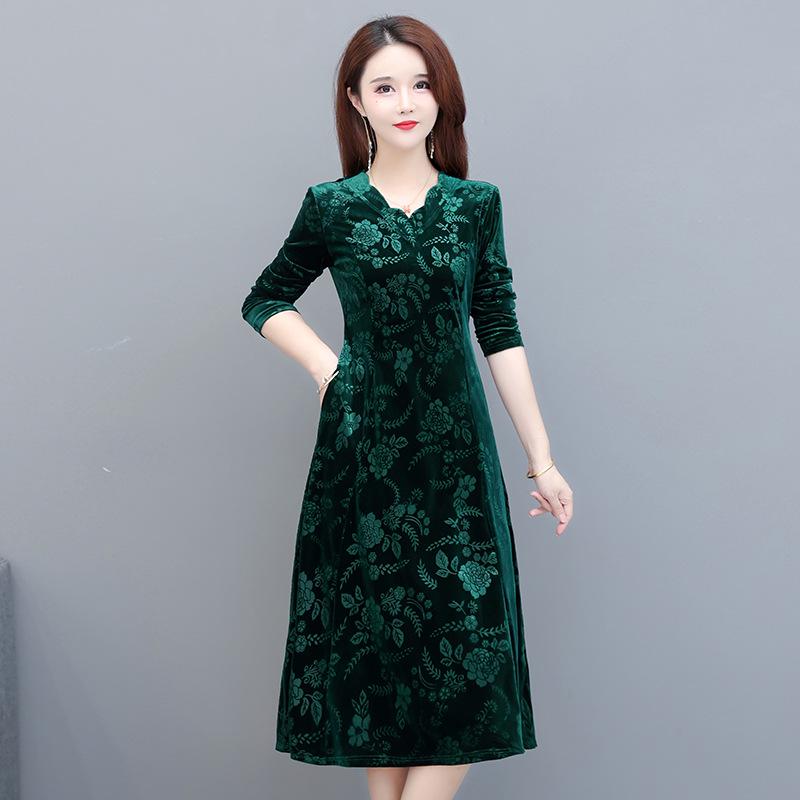 Plus Size Gold Velvet Mid-Length Dress - 2024 Autumn Style for Middle-Aged and Elderly Women