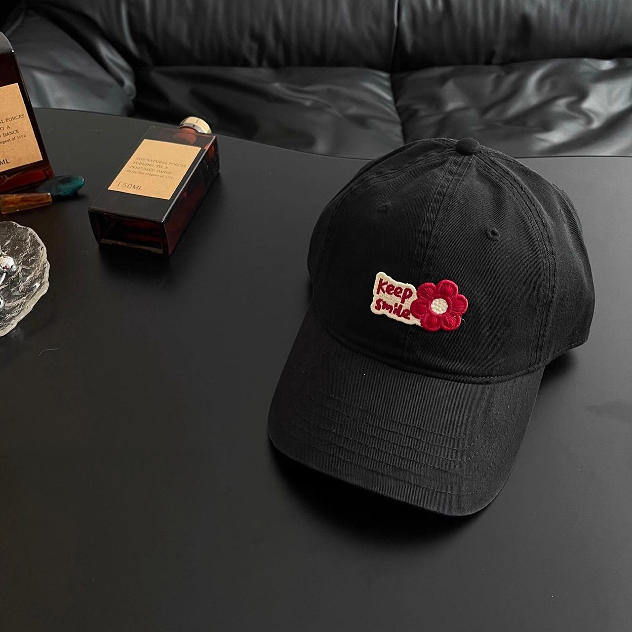 

RICYGVM Red Flower Baseball Hat For Girl Letter Embroidery Peaked Cap Solid Color Cotton Women Duck Tongue Hats Sunshade Visors Adjustable чорний